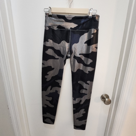 Noli faux leather camouflage wide band leggings sz M - Picture 15 of 15